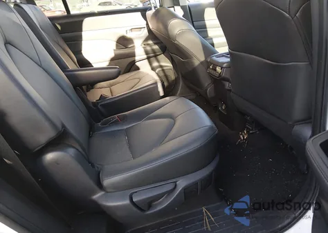 2024 Toyota Grand Highlander Xle из США, поврежденный, VIN 5TDAAAB54RS056968